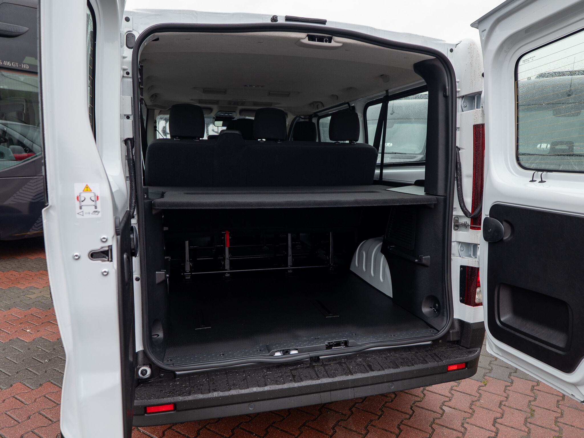 Przestrzeń bagażowa busa