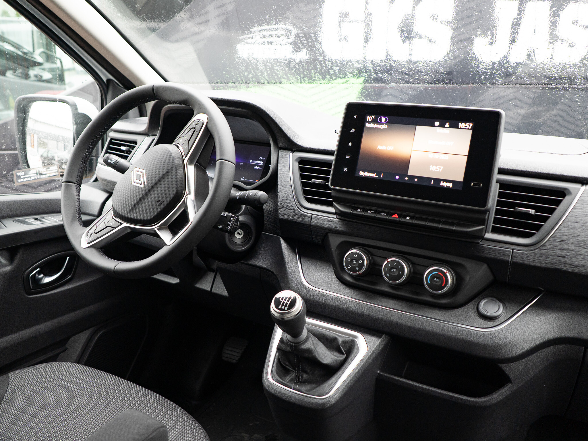 Wnętrze busa – oświetlenie i ergonomia